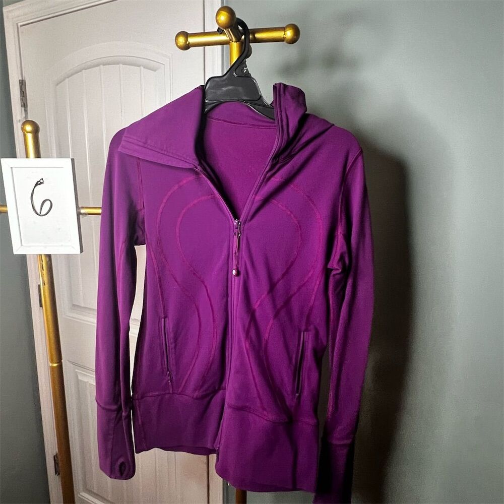 Lululemon Women's Purple Yoga Jacket Size M Thumbholes Pockets Casual
